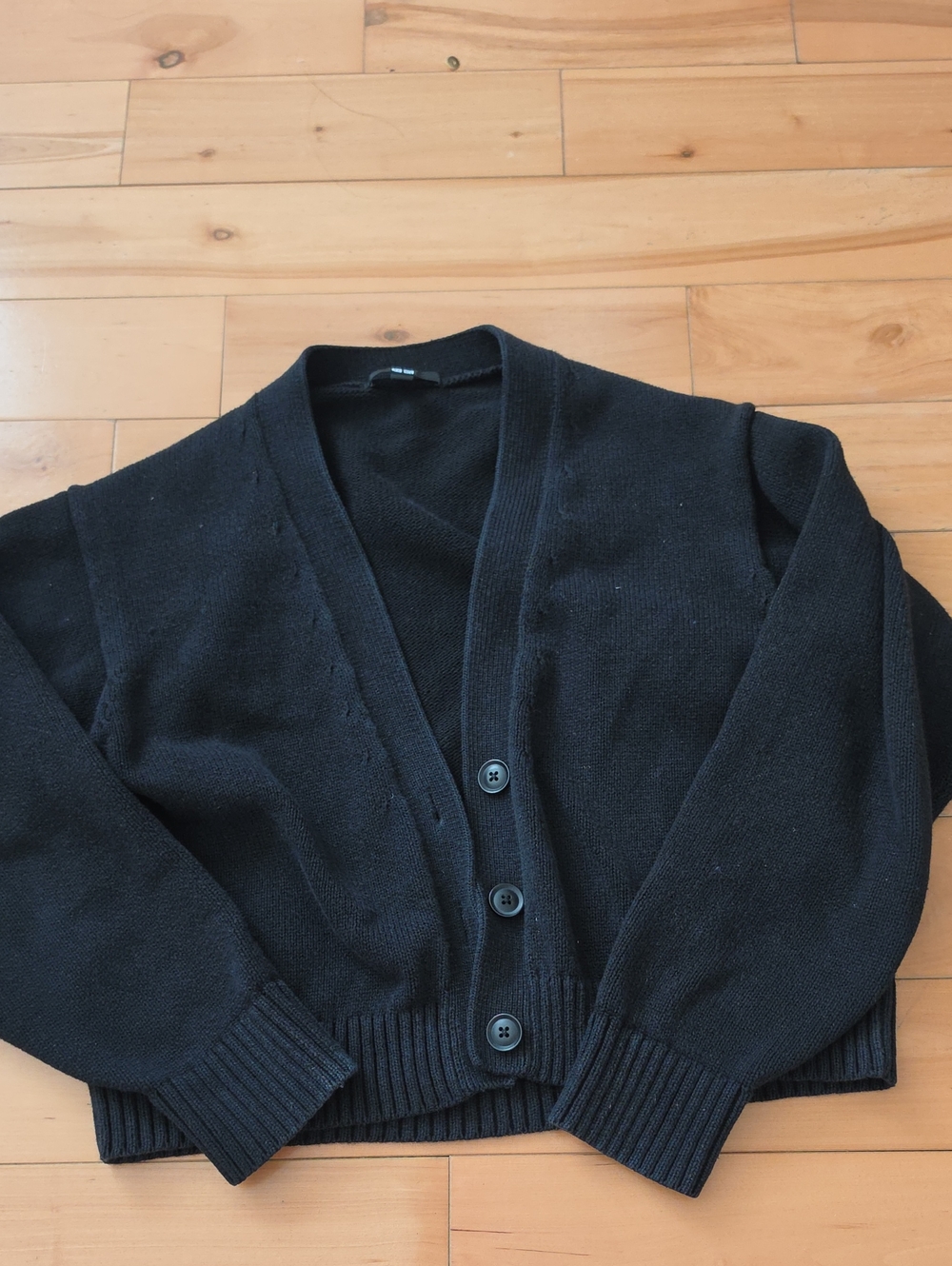 Uniqlo Cropped Button Cardigan